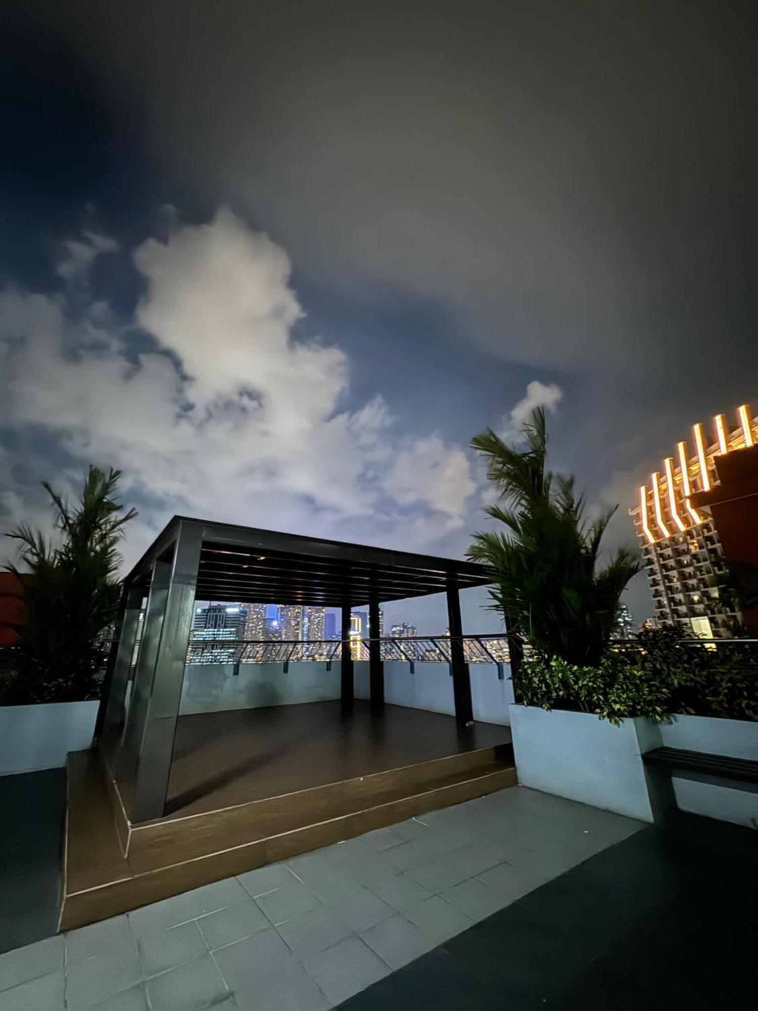 Apartment Cozy Unit With Free Access To Fitness Centre, Swimming Pool And Stunning View Located Near The Cbd Of Ortigas, Makati, Bgc Manila